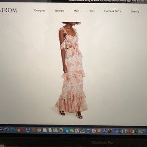 Never worn, tags still on- Wayf dress